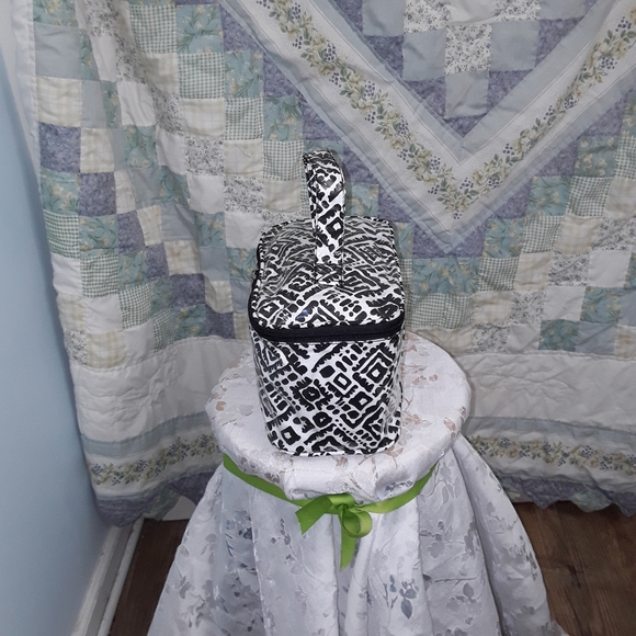 Train Case - Picture 1 of 6